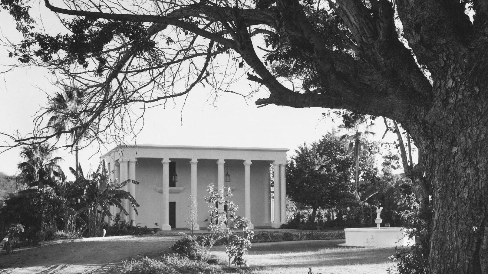 1959 home photos: Greek influence in Alamos estate